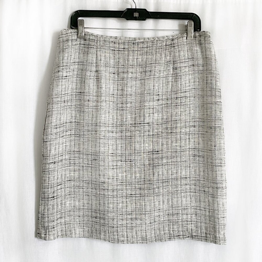 t. Garment Mini skirt, straight. White-black. Elegant. Size 12 (fits size L)